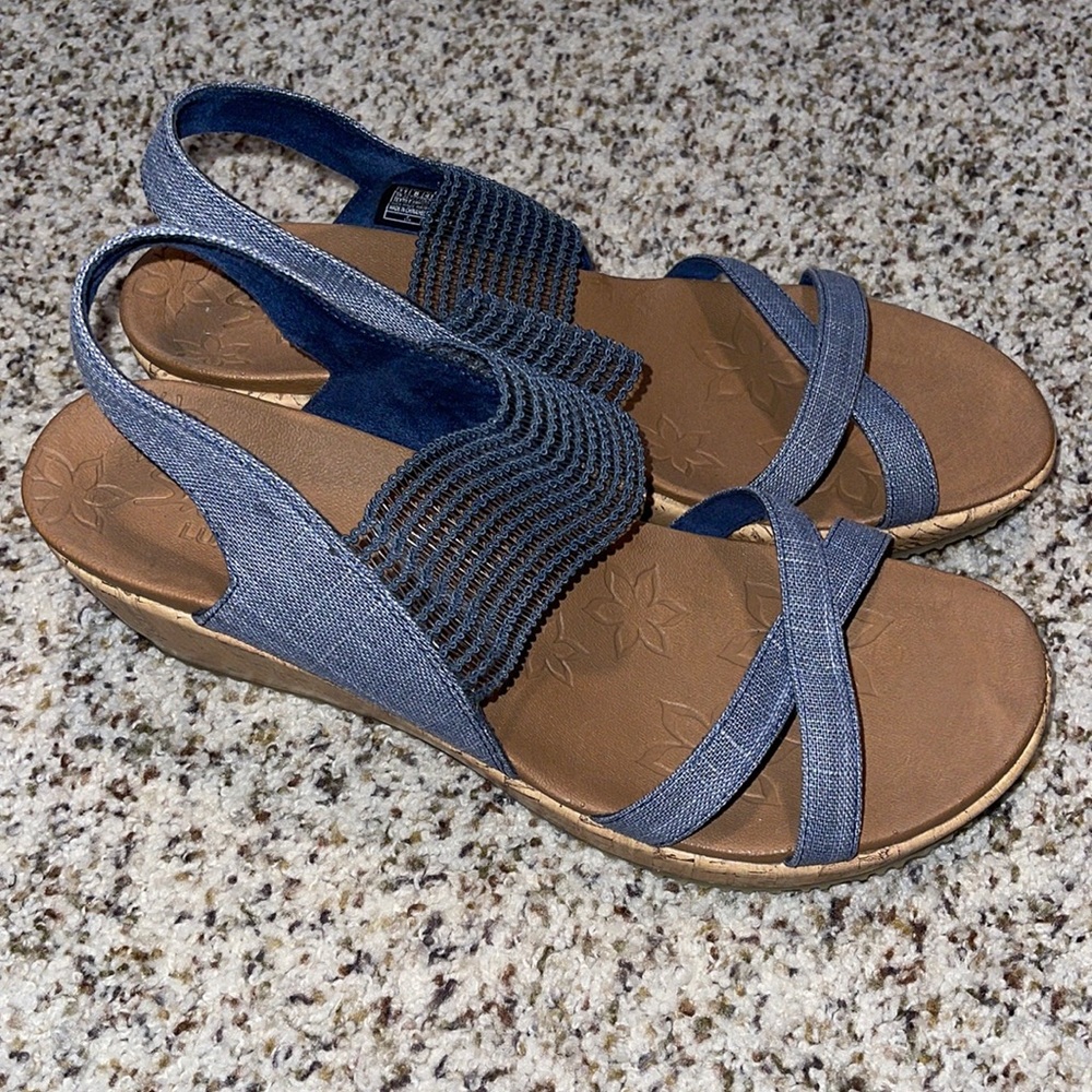 Sketchers Luxe Foam Wedge Sandals Womens sz 11